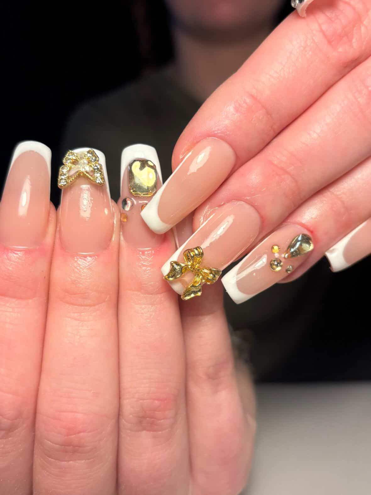 Manucure noire brillante GoldeNails